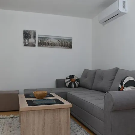 Ella Tvrdos Apartment