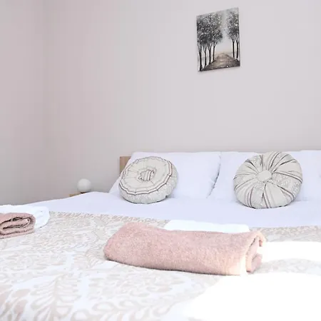 Ella Tvrdos Apartmán *